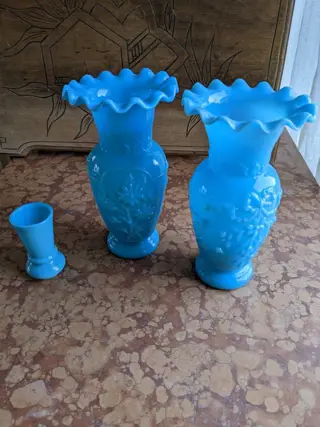 Vaas voor één bloem, Vazen - Opaline glas