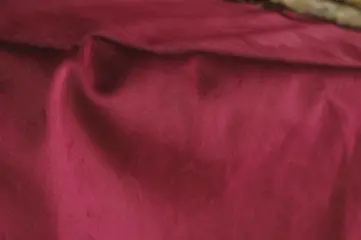 600 x 140 cm - Wijnfluwelen stof - Hars/polyester - 21e eeuw