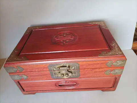 2 Oriëntaalse kunst sieradendoosjes (2) - Hout, jade, brons