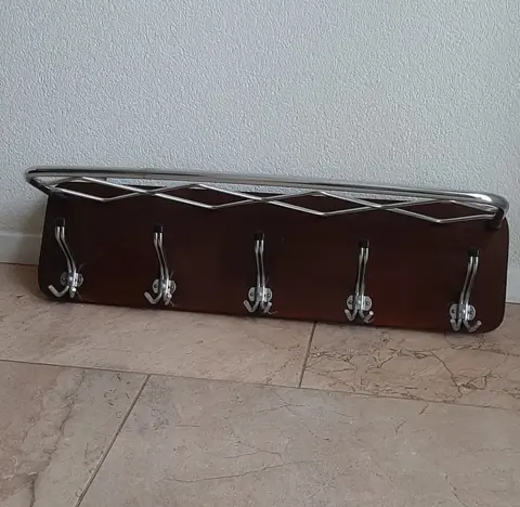 Tube frame coat rack (1) - Chromed metal - Wood. Mahogany veneer