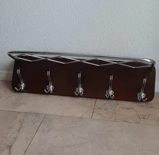 Tube frame coat rack (1) - Chromed metal - Wood. Mahogany veneer