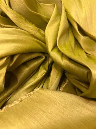 stof van zijdemix - 650 x 240 cm - Hars/polyester, Zijde - 21e eeuw