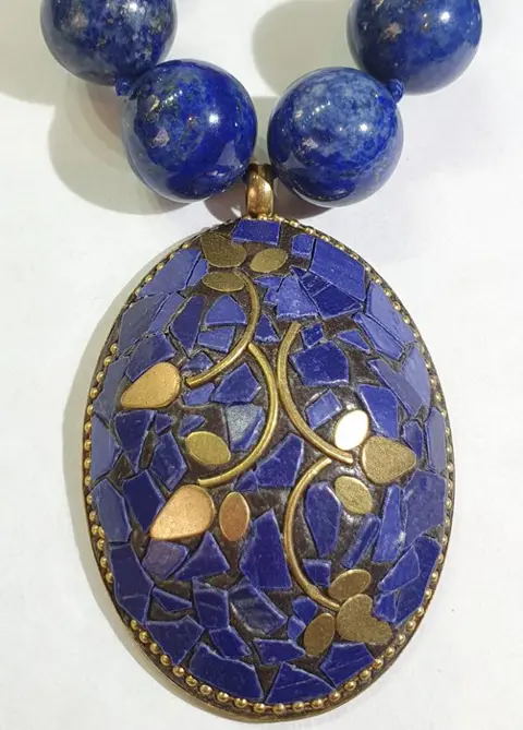 Lapis lazuli ketting - boeddhistische beschermingsamuletten - kersenbloesems - symbool van - metaal, email - TOP GRADE