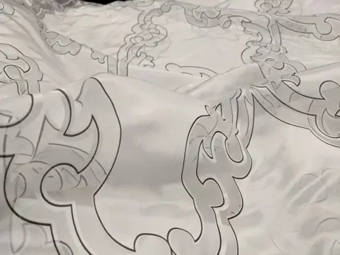 Schitterend verslonden taffeta gordijn 550 x 300 cm - Polyester Viscose - 21e eeuw