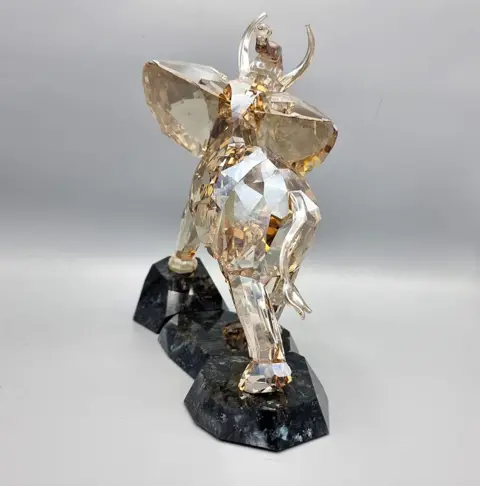 Heinz Tabertshofer - SWAROVSKI - Swarovski - Soulmates - ELEPHANT LIGHT SAND - 1120446 - in doos (1) - Kristal