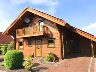 Sfeervolle vrijst. woning, Finse massieve balkenbouw