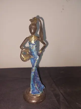 Beeldje voorstellende een Afrikaanse vrouw - 21 cm (1) - Brons
