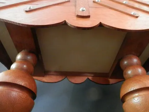 Naaidoos - Amsterdamse School - Hout (Eik)