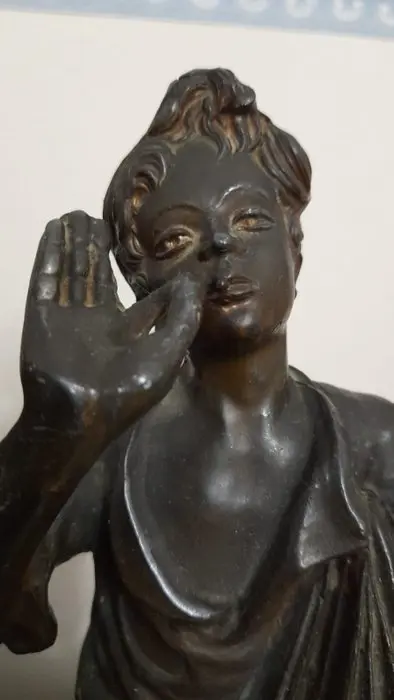 Sculptuur van krantenverkoper - Brons (verguld/verzilverd/gepatineerd/koud geschilderd), Marmer