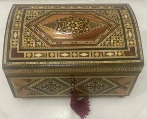 ingelegde borst (1) - Fluweel, Hout, inlegwerk