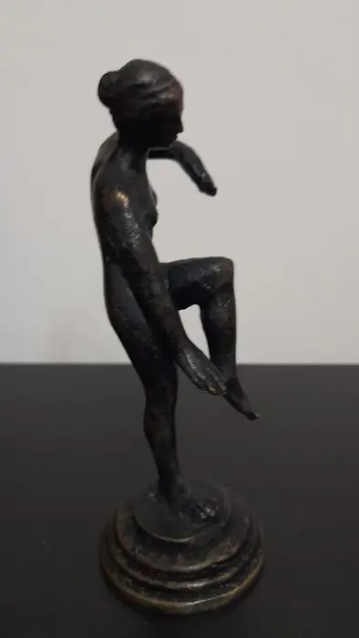 Badende Venus, volgens het klassieke model - Brons