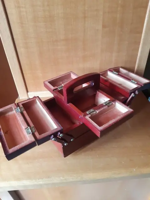 Naaidoos (1) - Kunst en ambachten - Hout (Beuken)