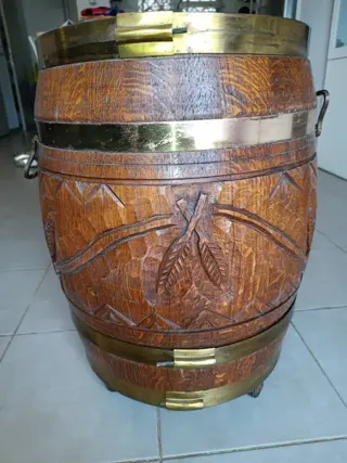 Drankkast (1) - Middeleeuws - Hout (Eik)