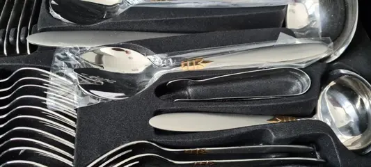 Steigenberger - 12 persoons luxe bestek NIEUW in koffer (72) - 18 /10 edelstaal details goud verguld