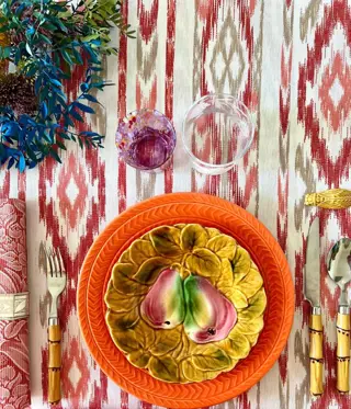 Ikat bedrukt tafelkleed, oranje tinten - 270 x 180 cm - Canvas. - 21e eeuw