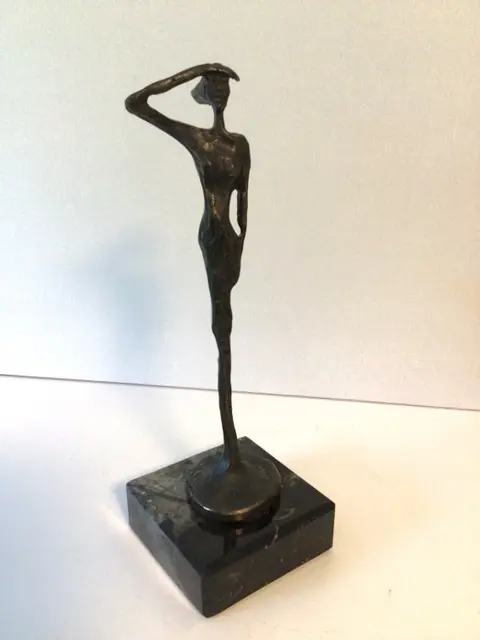 Corry Ammerlaan - Artihove - Sculptuur “ Visie op de toekomst “ gesigneerd - Legering