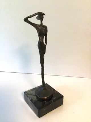 Corry Ammerlaan - Artihove - Sculptuur “ Visie op de toekomst “ gesigneerd - Legering