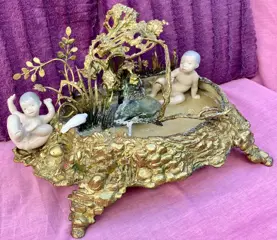 Indrukwekkende fontein met porseleinen figuren - Brons, Porselein