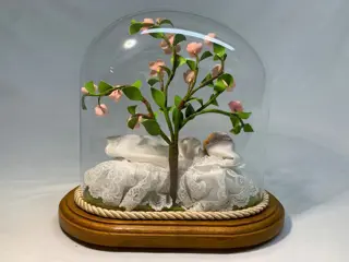 Zusters Clarissen Turnhout - Beeld, Stolp (1) - Glas, Hout, Stof, kant, bijenwas