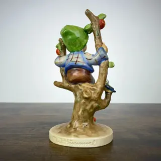 Hummel # 142/I - Appelboomjongen - TMK5 - Porselein