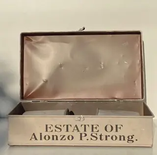 box en twee kantines. (3) - metaal