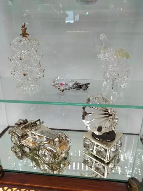 Etalage - Glas, Hout, Kristal