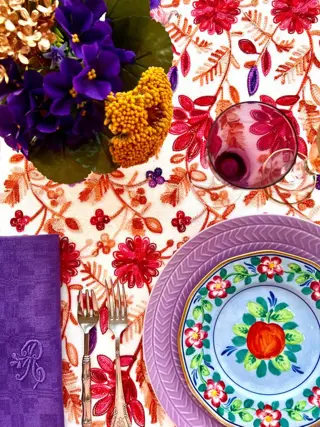 Runner tafelkleed, geborduurd in intense kleuren. 180 x 70 cm - Wol - Tweede helft 20e eeuw