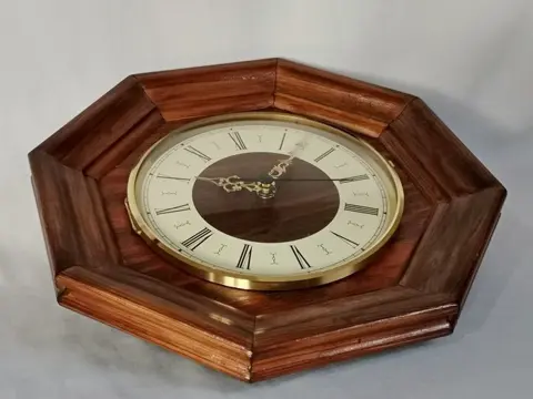 Junghans - Art Deco klok - Modern - Glas, Hout, Messing