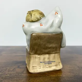 Hummel # 451 - Gewoon Dommelen - TMK7 - Porselein