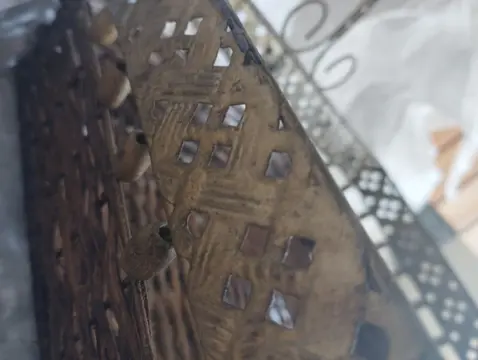 Mand (1) - Hout, IJzer (gegoten/gesmeed), schelpen