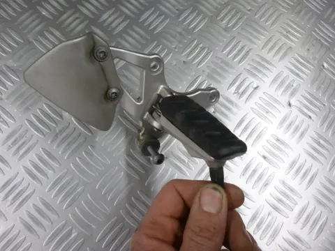 RECHTER SCHETSPLAAT BMW R 1200 R 2005 - 2011