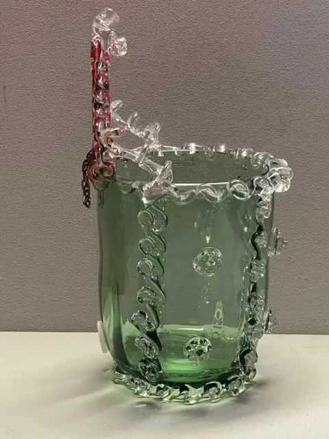 Wijwaterbak, handgeblazen, gekleurd glas 1860-1880 (1) - Historicisme - Glas