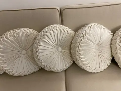 5 ronde geweven kussens in ivoor geschoren fluweel (5) - Hars/polyester, Katoen - 21e eeuw