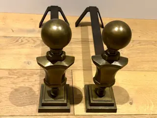 Paar haardbokken voor open haard (2) - IJzer (gegoten/gesmeed), Messing