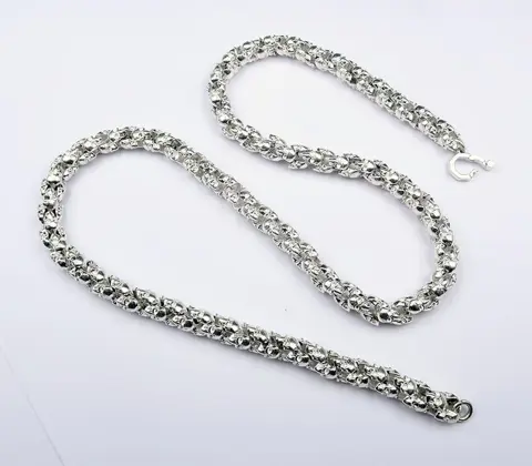 Sierlijke ketting - Verweven schedels - Memento Mori - Symbool van nederigheid en wedergeboorte