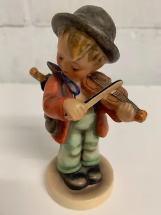 M.I. Hummel - Goebel - Beeld(je), nr. 4 "de kleine violist" - TMK-5 - Porselein