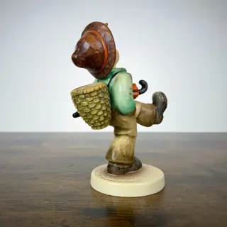 Hummel # 79 - Globe Trotter - TMK6 - Porselein