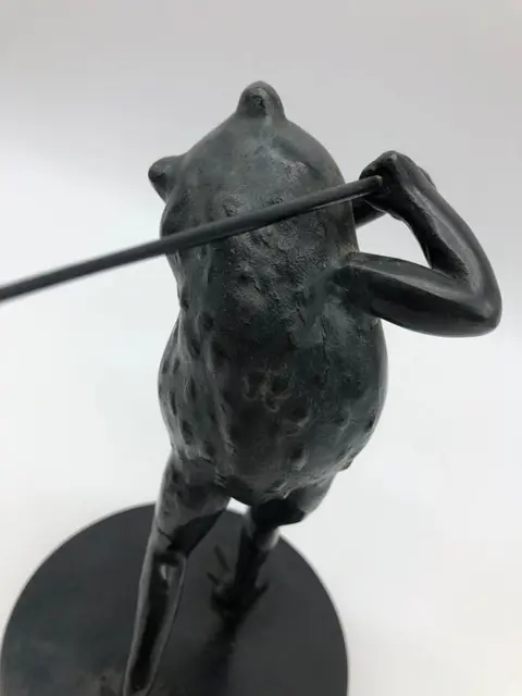 J.C. Robert - Een sculptuur van een golfkikker - Gepatineerd brons