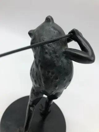 J.C. Robert - Een sculptuur van een golfkikker - Gepatineerd brons