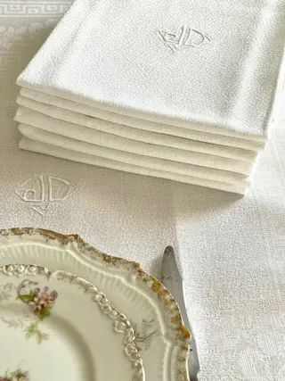 Set van 7 mooie servetten. 60x54cm. Monogram "JD" (7) - Linnen damast - Midden 20e eeuw