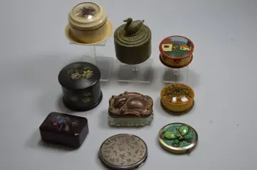 Mooie verzameling van 9 vintage, antieke doosjes / poederdoosjes. (9) - Brons, Hout, Kristal, metal