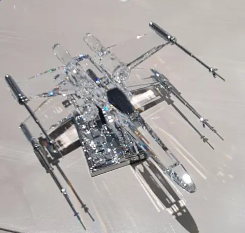 Swarovski - Disney - Star Wars - X-Wing Starfighter - 5506805 (1) - Kristal