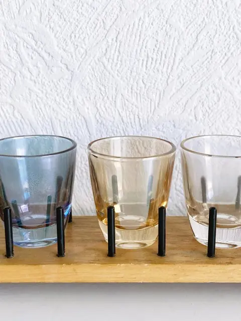 Glaswerke Ruhr AG - Vintage Mid Century Kleurrijke Glazen Borrelglaasjes met Houten Standaard 1950s 1960s (6) - Glas (glas-in-lood)