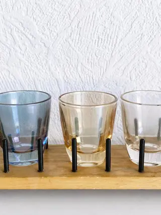 Glaswerke Ruhr AG - Vintage Mid Century Kleurrijke Glazen Borrelglaasjes met Houten Standaard 1950s 1960s (6) - Glas (glas-in-lood)