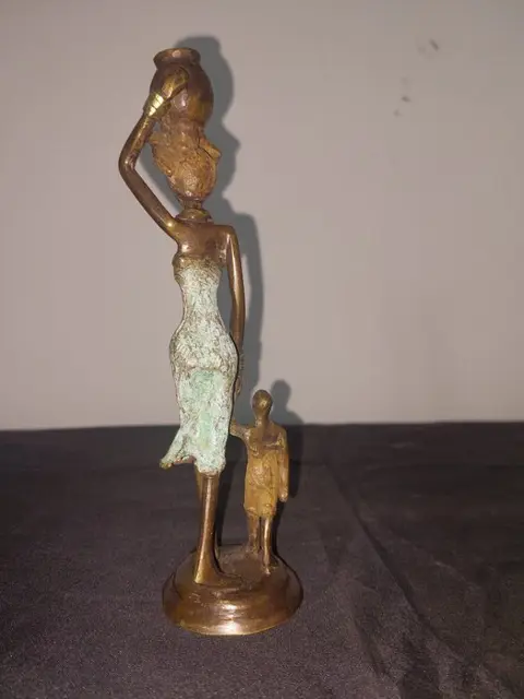 Beeldje voorstellende een Afrikaanse vrouw - 21 cm (1) - Brons