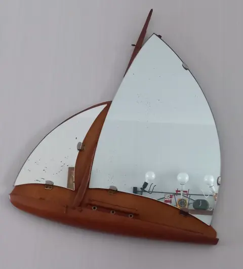 Wandspiegel zeilboot Skûtsje - Spiegelglas en teak