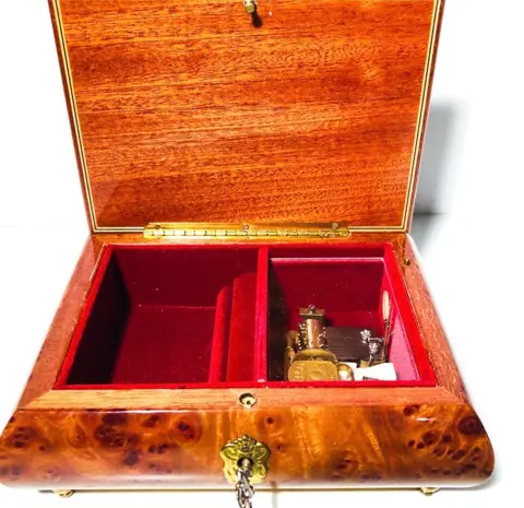 Swiss Musical Mouvement - Juwelendoosje - Hout, Inlegwerk