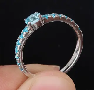 Eternity ring versierd met blauwe apatiet en een oceaanblauwe zirkoon - .925 zilver, Apatiet, zirkoon - Harmoniseert yin en yang