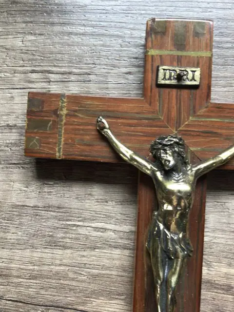 Crucifix (1) - Brons (verguld/verzilverd/gepatineerd/koud geschilderd), Hout