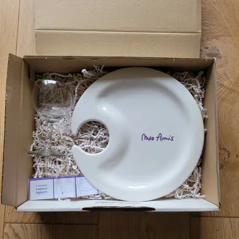 Fabrice Hyber (1961) - Assiette cocktail "Mes Amis"